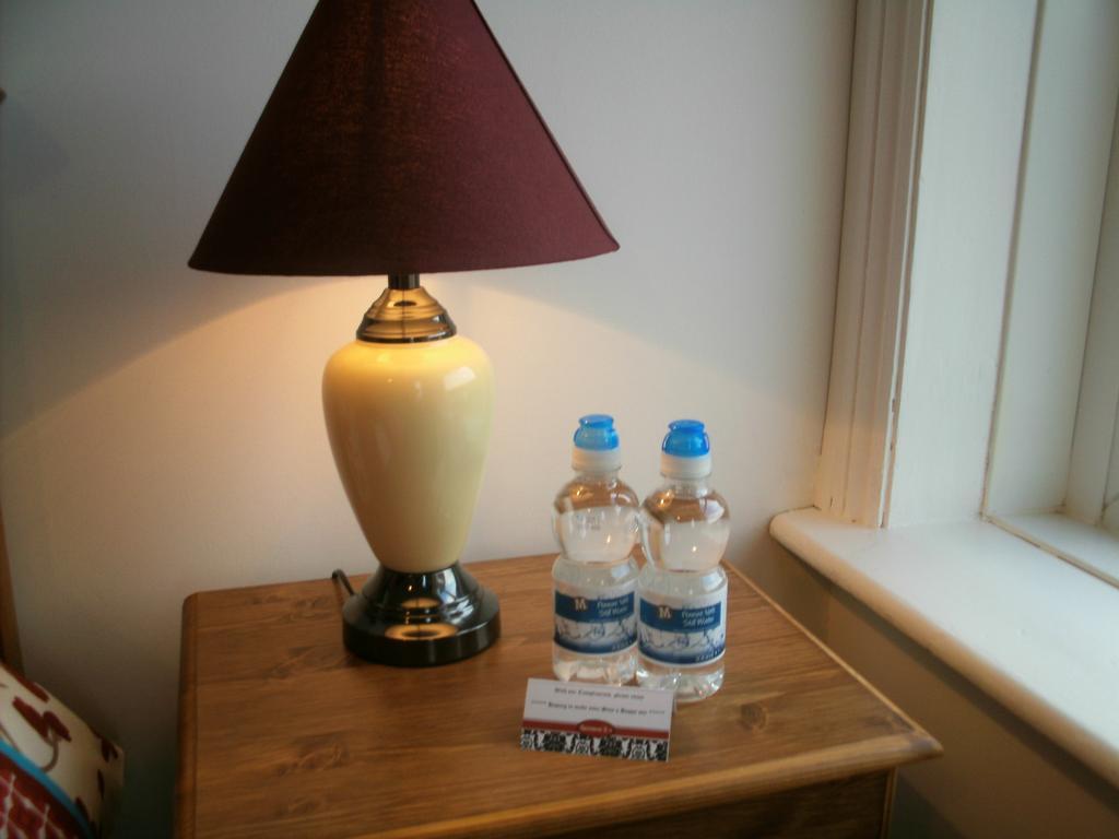 F3 2 Bedroomed Town House - Free Parking - Super 150 Mbps Wifi Near Gavin N Stacey Film House - 1 Free Dog Allowed Barry Cameră foto