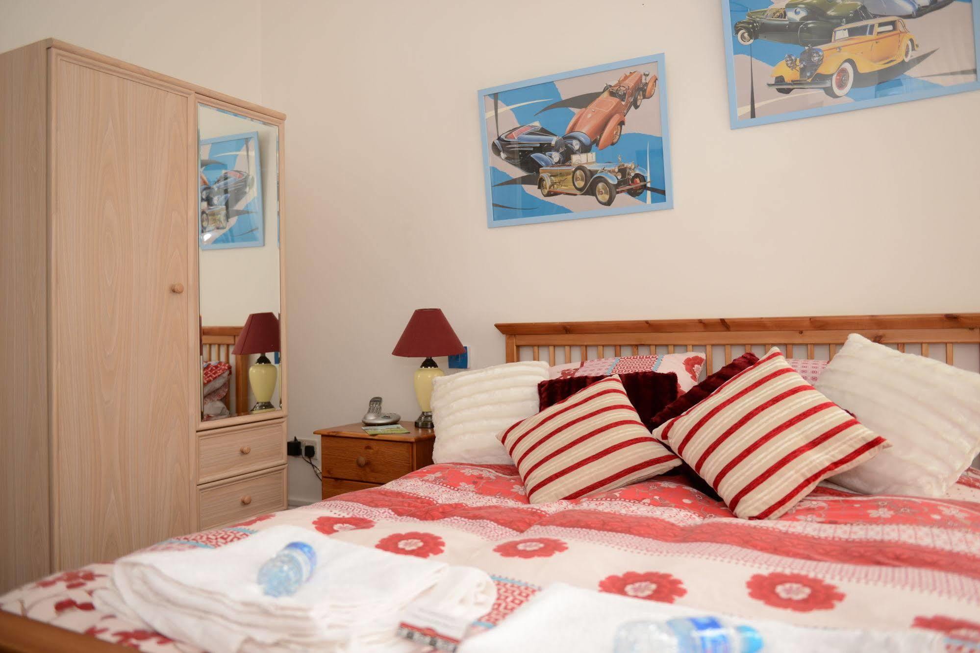 F3 2 Bedroomed Town House - Free Parking - Super 150 Mbps Wifi Near Gavin N Stacey Film House - 1 Free Dog Allowed Barry Exterior foto