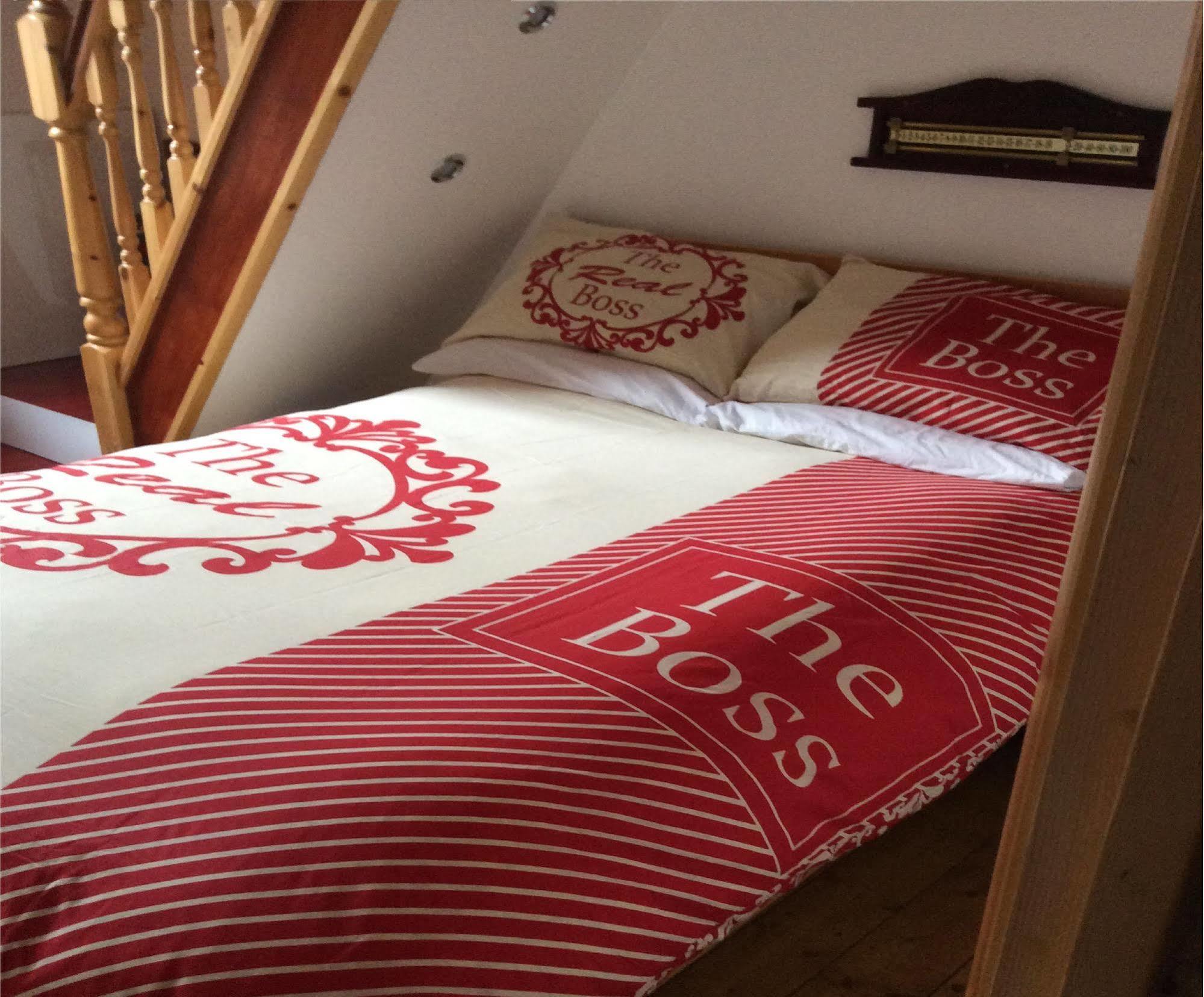 F3 2 Bedroomed Town House - Free Parking - Super 150 Mbps Wifi Near Gavin N Stacey Film House - 1 Free Dog Allowed Barry Exterior foto